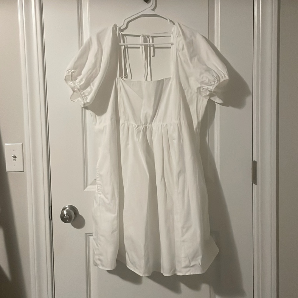 3/$40 Draper James White Puff Sleeve Dress